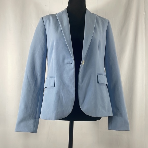 Light Blue Blazer, one button closure, size Medium,fitted - Picture 10 of 10